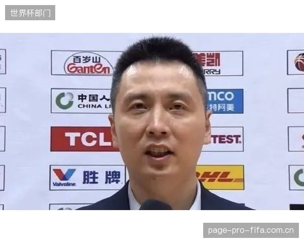 年度最佳教练卢伟体系成型,上海队凭借高效转换进攻节奏统治常规赛。 年度最佳教练卢伟体系成型,上海队凭借高效转换进攻节奏统治常规赛。